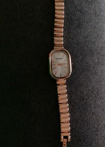 Chic Gold-Tone Vintage Watch
