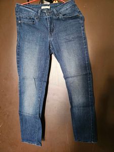 Levi's Jean XS ize 28"