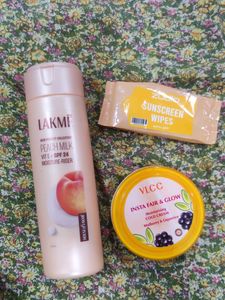 Combo of Lakme &amp; VLCC Moisturizer.FREE ZUDIO WIPES