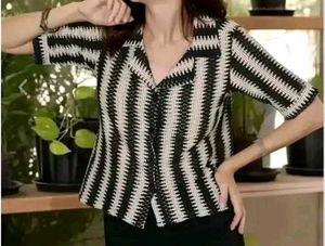 Stylish Black &amp; White Patterned Top