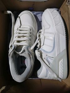 Red Tape White Mid-Top Sneakers