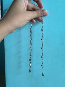Two anklets and a pair of earings