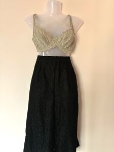 3/4th/Knee Length Lace Black Culottes