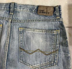 WRANGLER LIGHT BLUE RELAXED STRAIGHT FIT JEANS 32