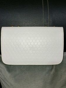 🎀Brand New White Sling Bag 🎀