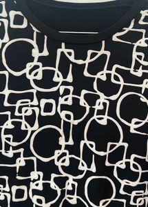 Chic Black &amp; White Geometric Print T-Shirt