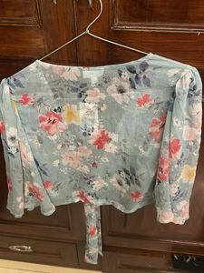 Sera Floral Tie-Front Crop Top
