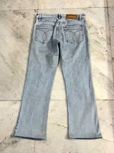 CALVIN KLIEN ICE WASHED BLUE BOOTCUT JEANS 32