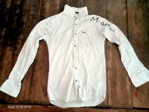 Men&#39;s White Button-Down Shirt