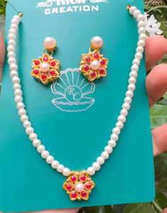 Elegant Pearl Necklace With Earrings