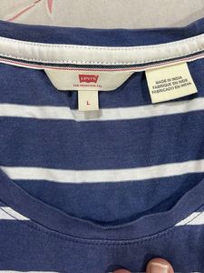 Levi’s Striped V-Neck Tee
