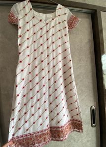 White Georgette Embroidered Kurti Dupatta