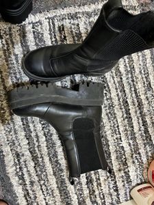 H&amp;M Chelsea Boots