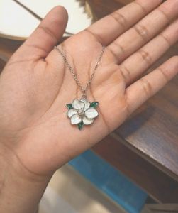 Aesthetic White Flower Necklace
