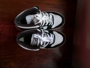 Jordan 1 Mid White Black Brown