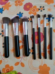 Makeup Brushes + Free Blender