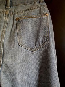 High Waist Mom Jeans – Light Wash