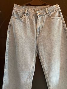 STRAIGHT LEG JEANS