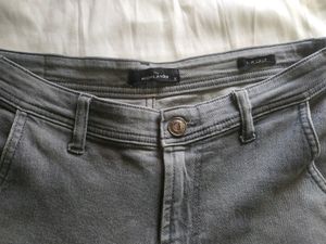 HIGHLANDER GREY CARGO PANTS FOR MEN.