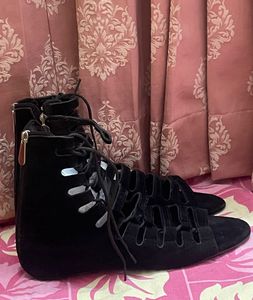 Stylish Black Velvet Lace Up Sandals