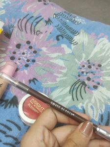 Dressberry Perfume Swiss Beauty  Gloss Nyx Conceal