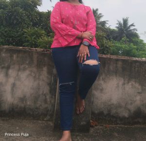 Women&#39;s Ripped Jeans