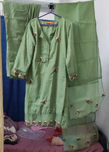Pakistani 3 Piece Suit