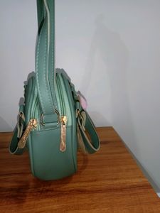 New trendy rounded sling bag for girls and womens