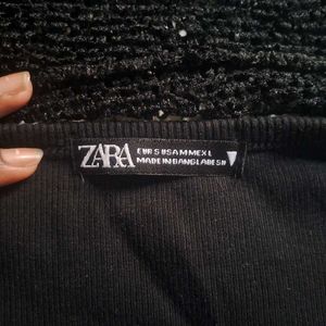 a black solid top, which can be used for layering