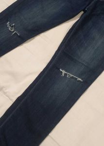 Stylish Torn Jeans - Dark Wash