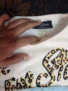 Stylish White Graphic Sweatshirt