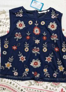 New top for women with tag