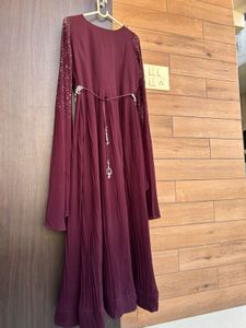 Elegant Burgundy Maxi Dress