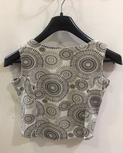 Spiral Pattern Black And White Crop Sleeveless Top