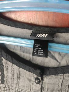 H&amp;M Gray Button-Up Top