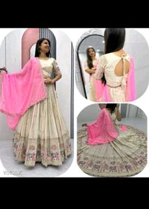 Off White Lehnga With Pink Dupatta