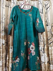 Elegant Teal Kurta with Floral Detail