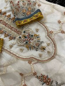 new trending pakistani suit