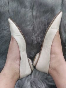 Vintage Off-White Pointed Flats