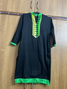 Elegant Woollen Black & Green Kurta( Upto 40bust)