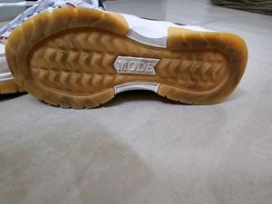 Stylish Women&#39;s Sneakers