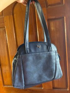 Baggit women blue shoulder bag