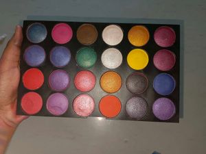 I magic professional eyeshadow palette