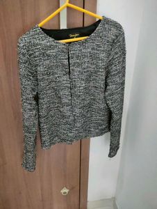 Chic Tweed Jacket 🧥