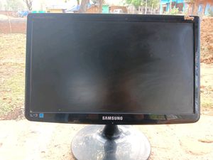 sumsang monitorsumsang monitor sell working conditions ha         12×16 12 inch display lamba /16 inch screen chawdai sid with colour aa gaya ha