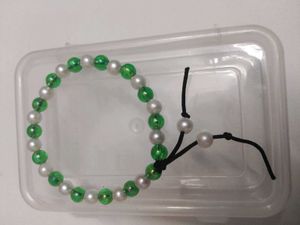 Green &amp; Pearl Beaded Bracelet