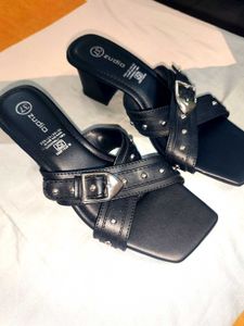 new  Black Heeled Sandals never worn stylish bucka