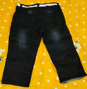 Black Capri Jeans with Ribbon