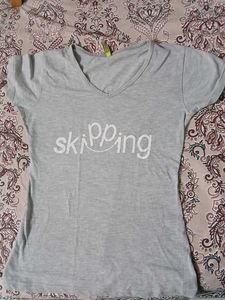 Skipping Graphic Tee m size