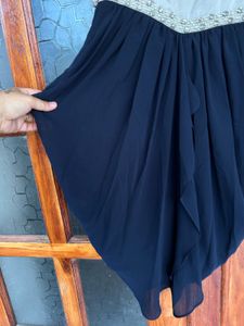 Chic Two-Tone Flowy Dress